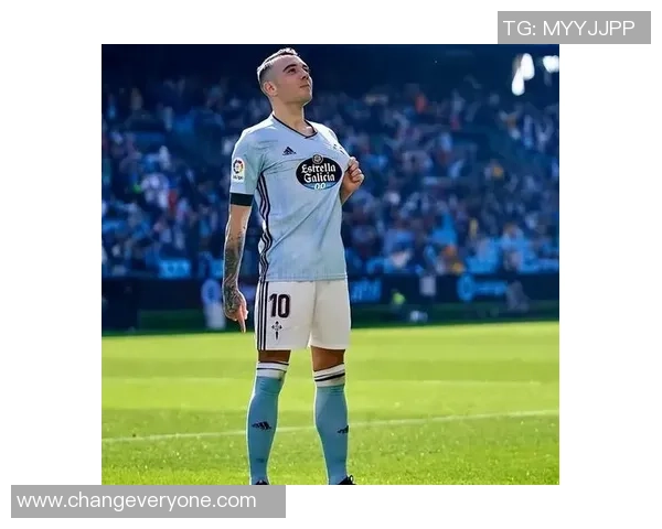 足球场上的闪耀之星那些技艺超群的足球明星们